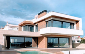 4BHK, Gaur Saundaryam