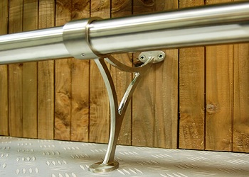 FOOTRAIL AND HANDRAIL HARDWARE